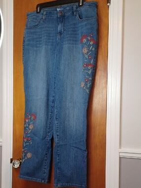 Style & Co Curvy Boyfriend Embroidered Floral Blue Jeans Sz.14.L.29".R.11".w.35"